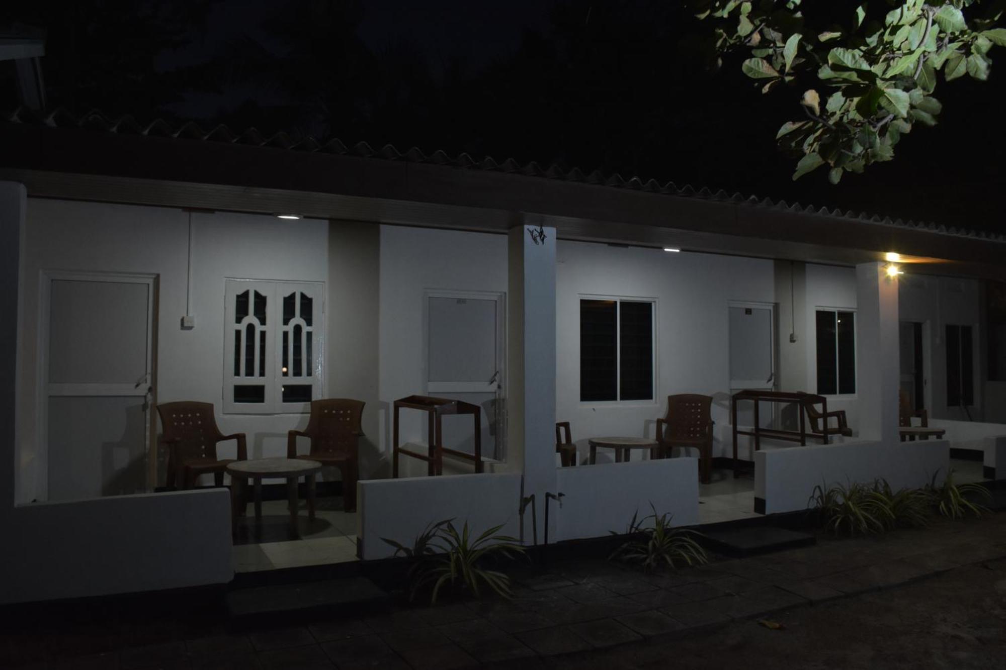 French Garden Regish Guest House تريكونامالاي المظهر الخارجي الصورة