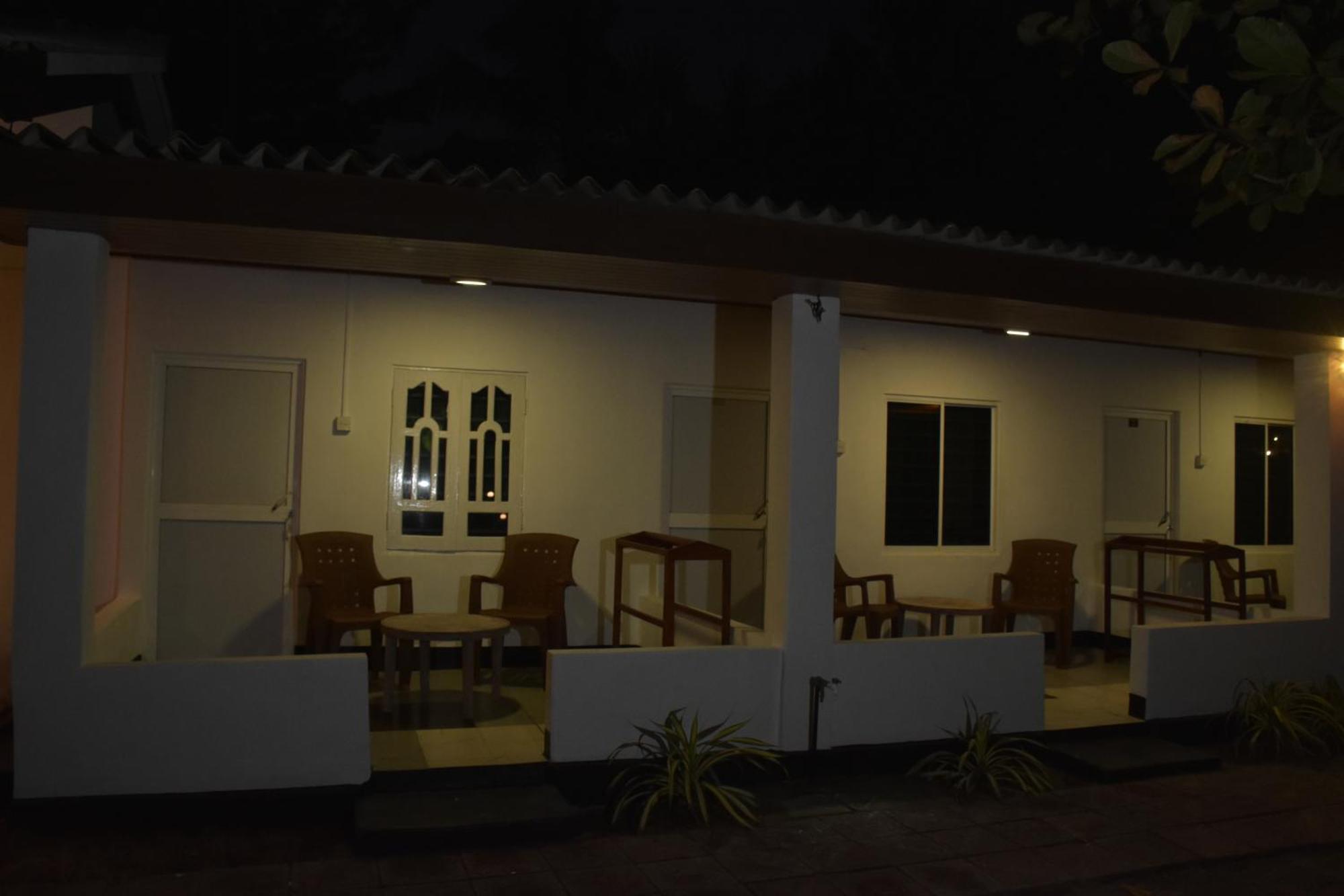 French Garden Regish Guest House تريكونامالاي المظهر الخارجي الصورة